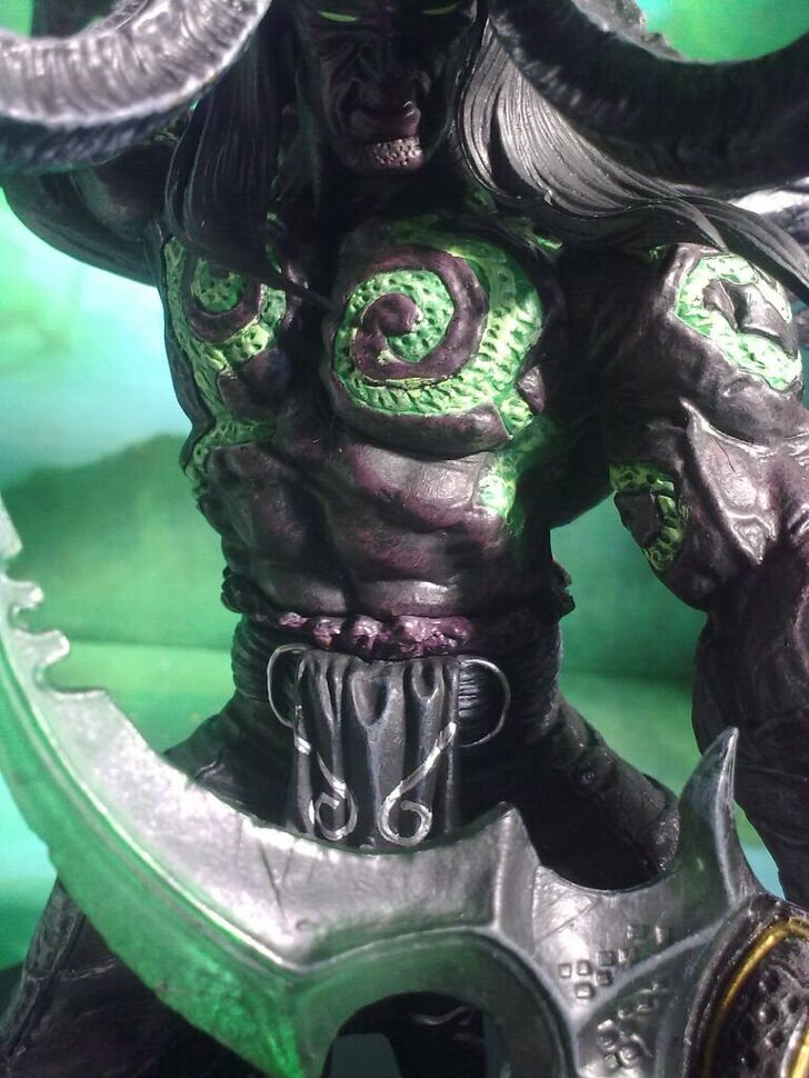 Иллидан: ILLIDAN STORMRAGE  Demon form Deluxe Collector Figure 