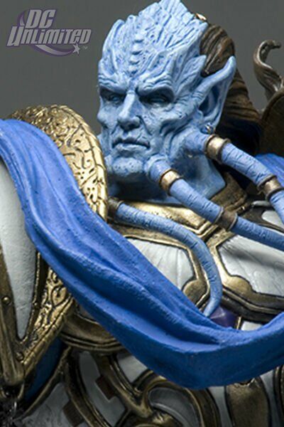 SERIES 2: DRAENEI PALADIN: VINDICATOR MARRAD Deluxe Collector Figure 