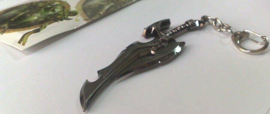 Брелок - World of Warcraft three Blade Sword Metal Weapon 